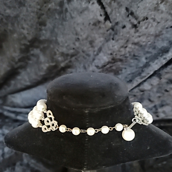 Vtg Triple Strand Faux Pearl Necklace Choker - Picture 3 of 15